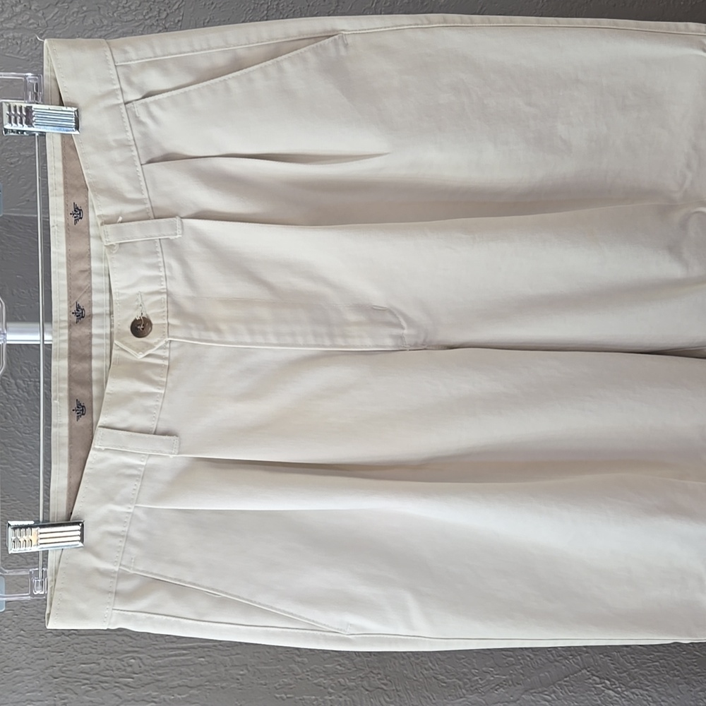 ^Mens Dockers Classic Fit Tan Pants With Pockets